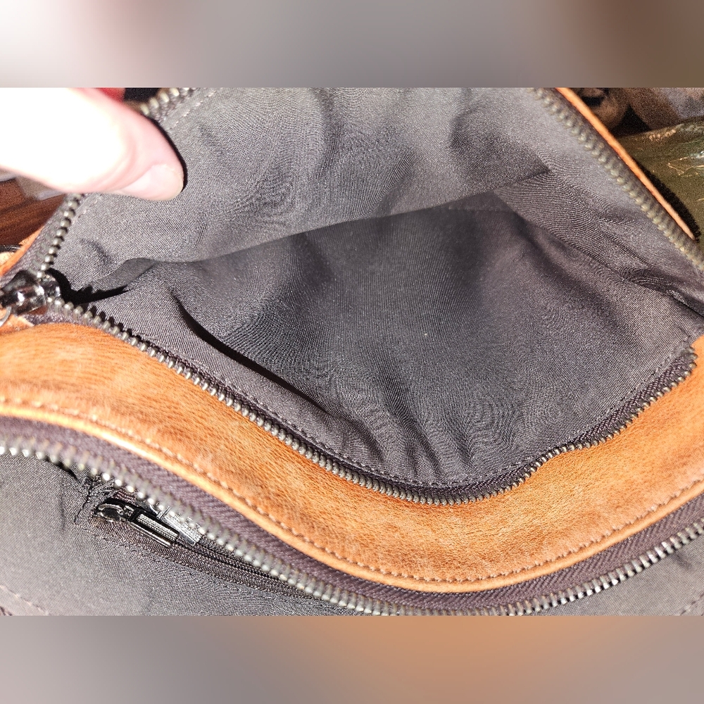 Cogna Leather Purse - Picture 9 of 16